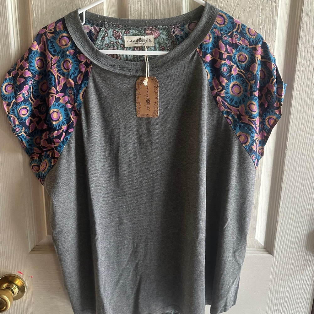 NWT Natural Life Daphne Mixed Print Top size Medium